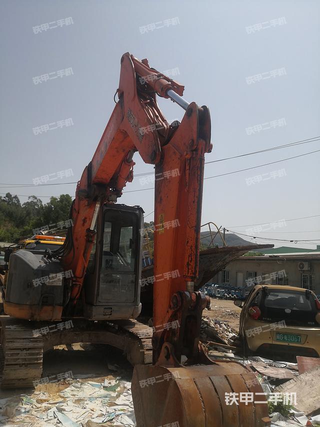 回轉(zhuǎn)馬達(dá)和主控閥（整機(jī)外觀）