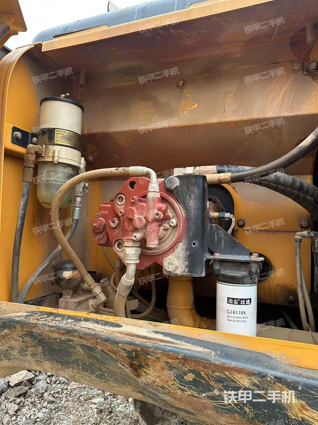 液壓泵艙室正面整體（整機(jī)外觀）