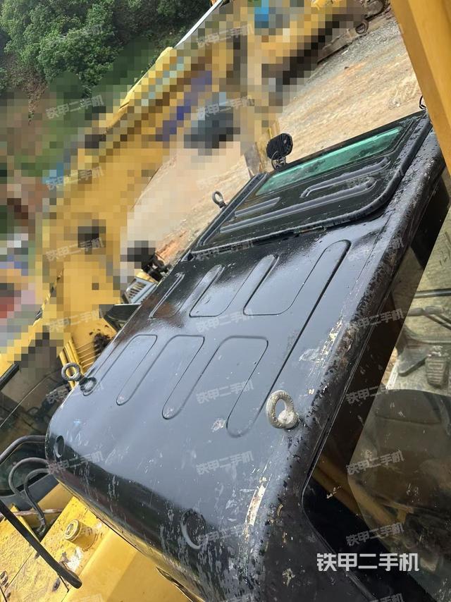 驾驶室顶部(整机外观) 驾驶室顶部(整机外观)