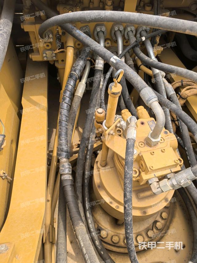 回转马达和主控阀（整机外观）