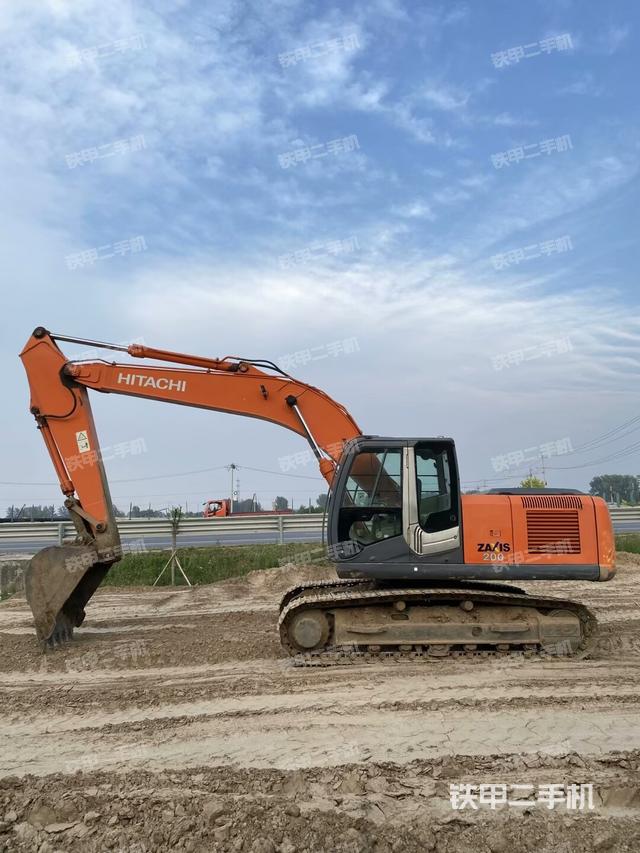 日立ZX200-3挖掘機