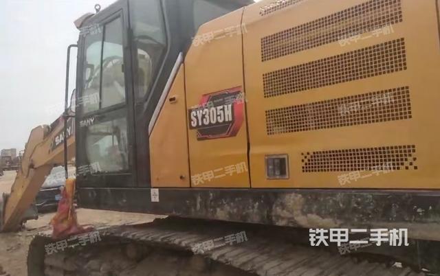 单侧履带整体(整机外观) 单侧履带整体(整机外观)