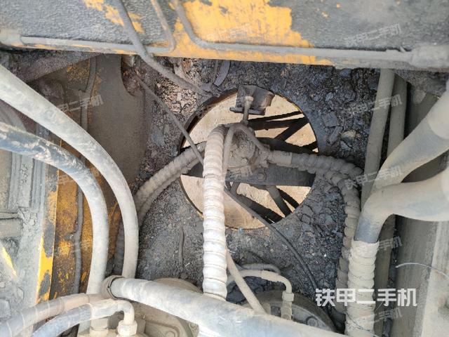 中央回转接头特写(上车部件) 中央回转接头特写(上车部件)