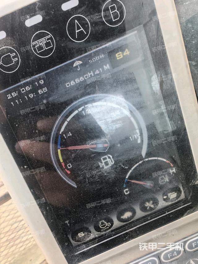 显示屏 (驾驶室部分) 显示屏 (驾驶室部分)