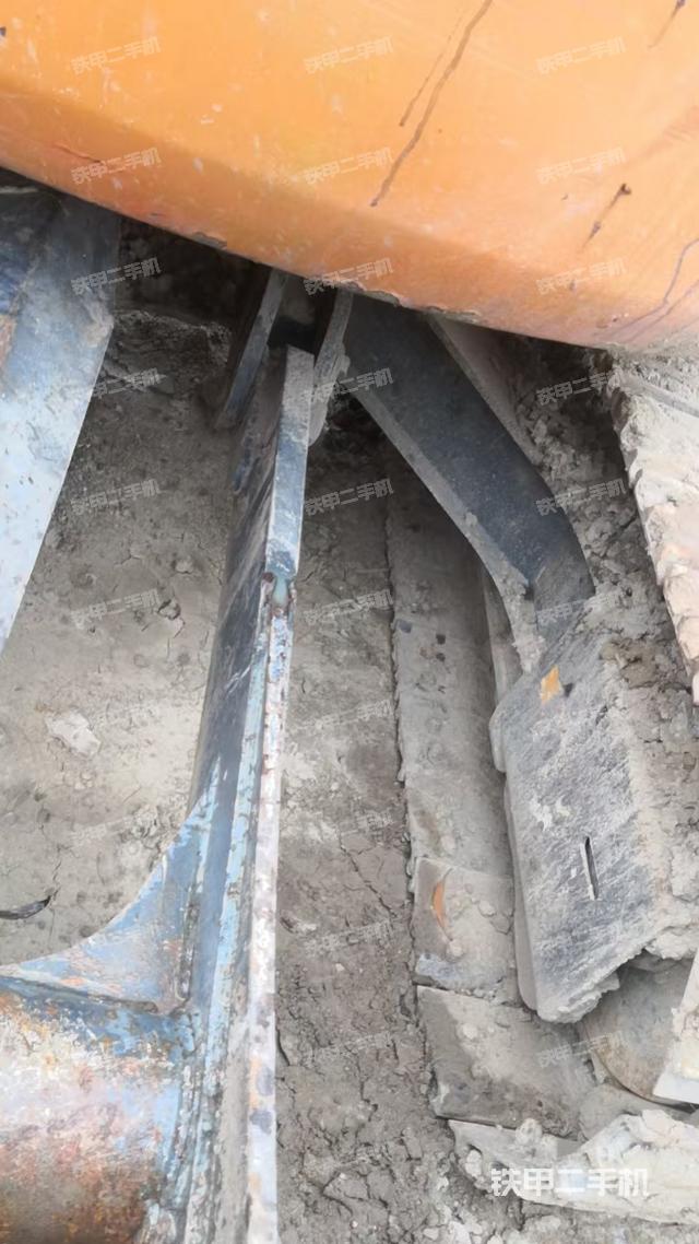 液壓泵艙室正面整體（整機(jī)外觀）