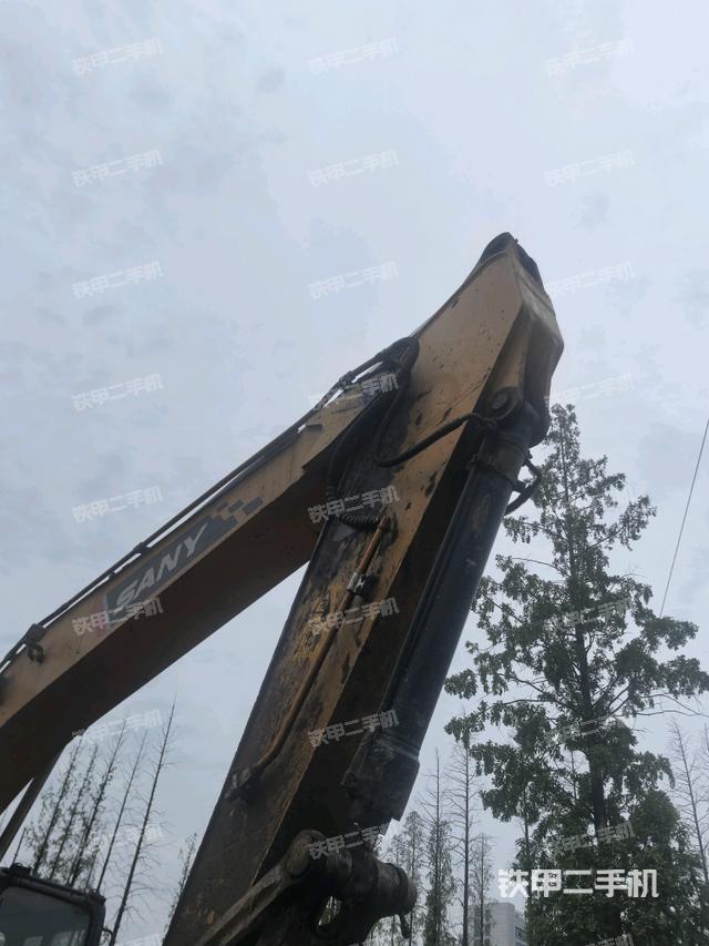 小臂整体右前(工作和回转装置) 小臂整体右前(工作和回转装置)