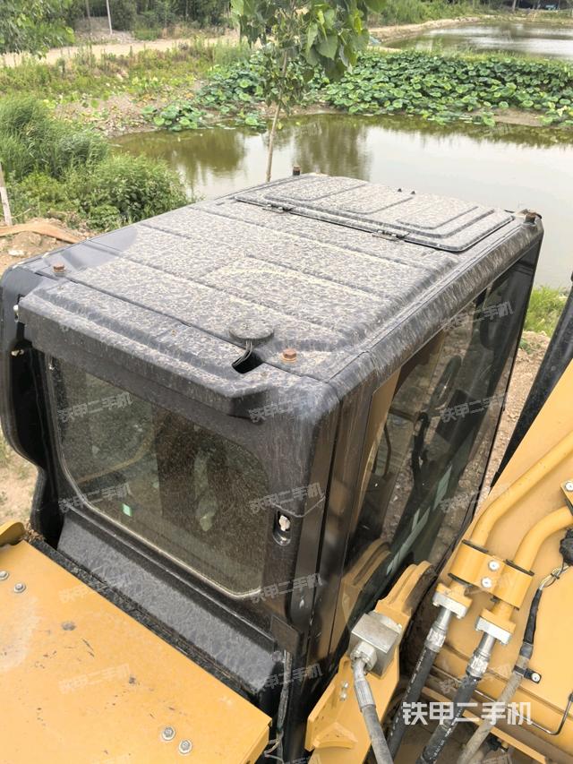 驾驶室顶部(整机外观) 驾驶室顶部(整机外观)