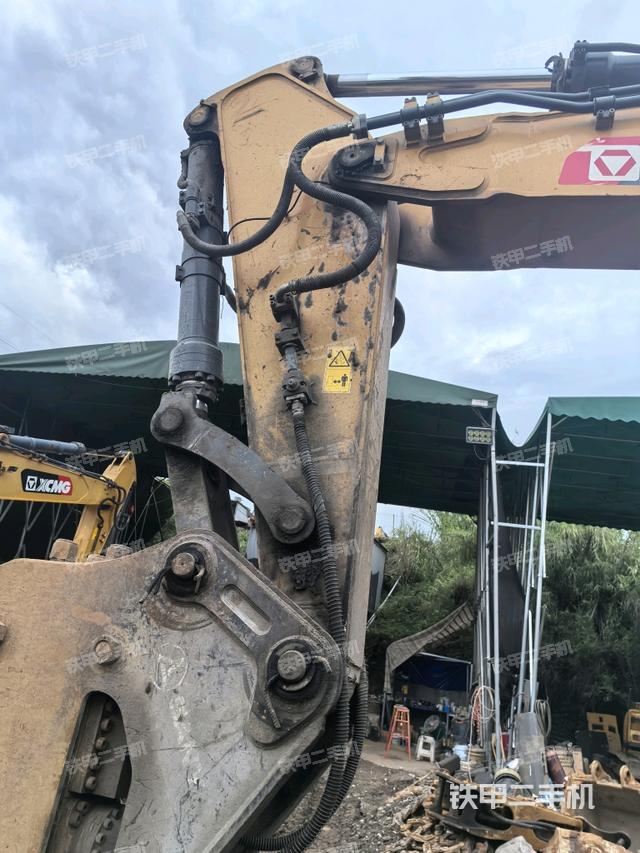 大臂整体 右侧(工作和回转装置) 大臂整体 右侧(工作和回转装置)