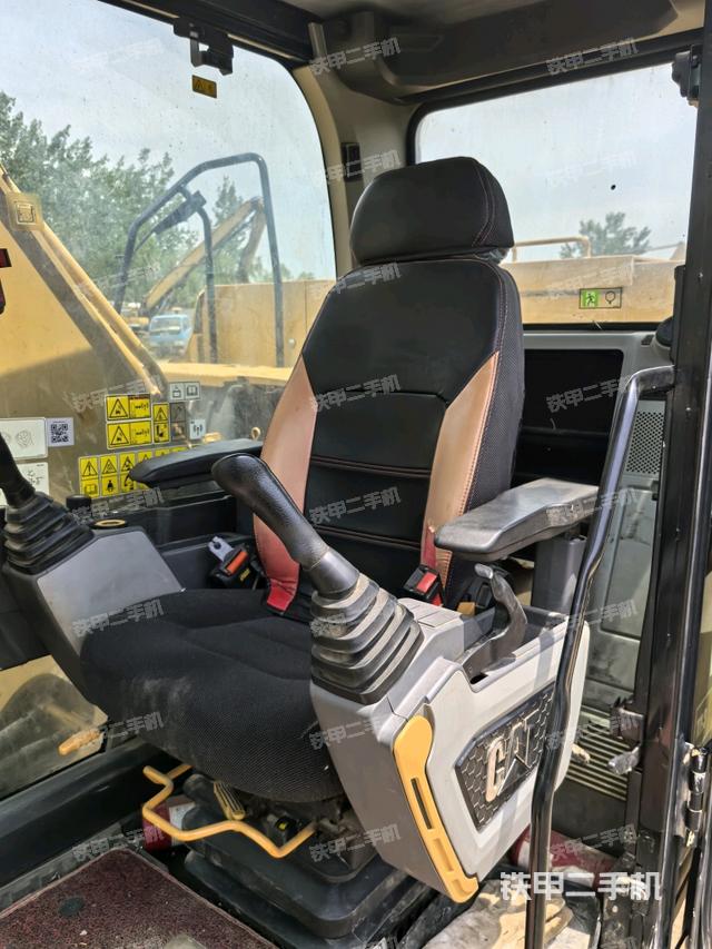 驾驶室整体(整机外观) 驾驶室整体(整机外观)