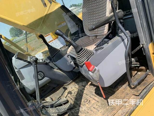 驾驶室整体(整机外观) 驾驶室整体(整机外观)