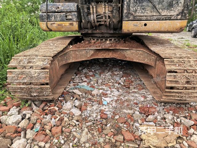 大臂根部 斜视(工作和回转装置) 大臂根部 斜视(工作和回转装置)