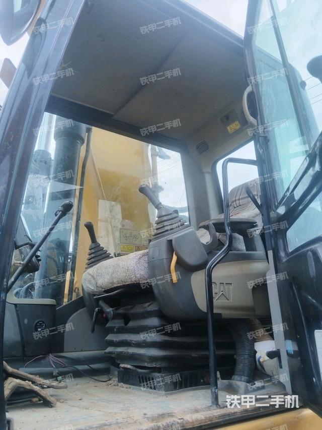 驾驶室整体(整机外观) 驾驶室整体(整机外观)