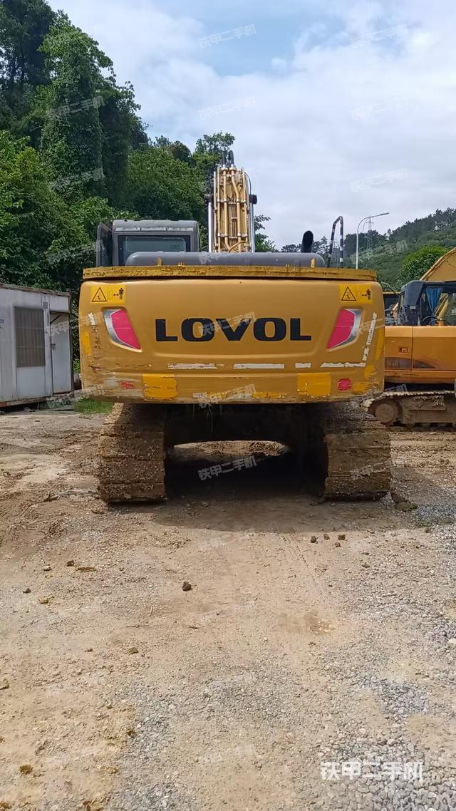 驾驶室整体(整机外观) 驾驶室整体(整机外观)