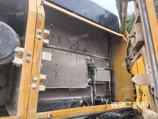 散热器正面(大件舱室) 散热器正面(大件舱室)