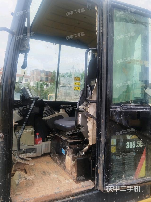 驾驶室整体(整机外观) 驾驶室整体(整机外观)