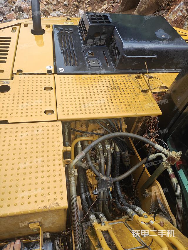 驾驶室顶部(整机外观) 驾驶室顶部(整机外观)