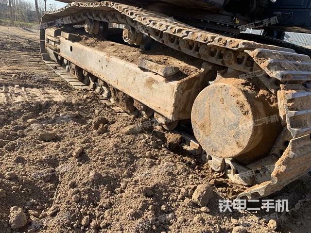 单侧履带整体(整机外观) 单侧履带整体(整机外观)