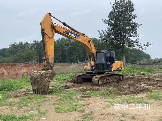 驾驶室顶部(整机外观) 驾驶室顶部(整机外观)