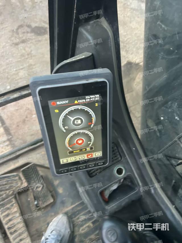 显示屏 (驾驶室部分) 显示屏 (驾驶室部分)