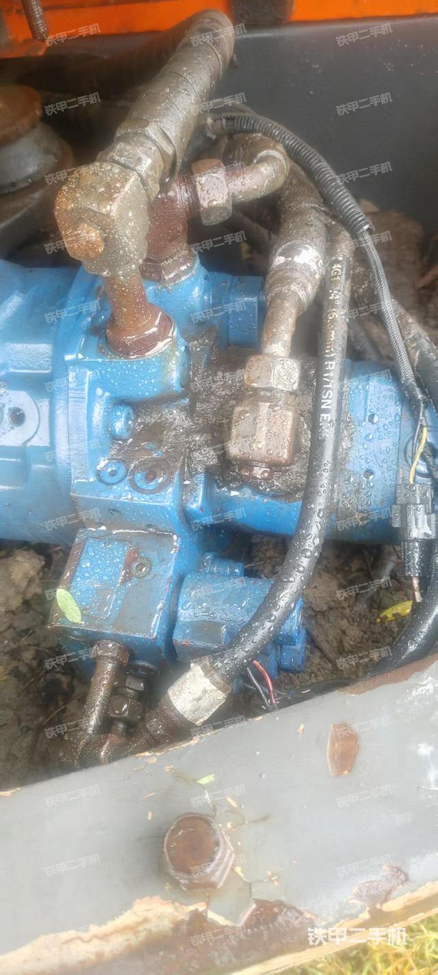 回转马达和主控阀（整机外观）