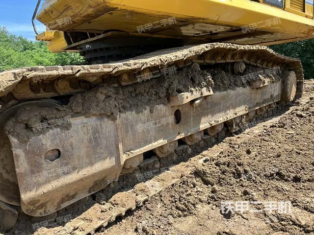 单侧履带整体(整机外观) 单侧履带整体(整机外观)