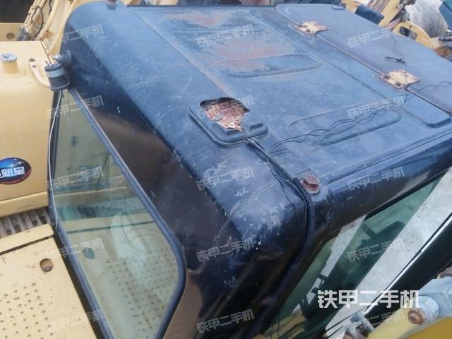 驾驶室顶部(整机外观) 驾驶室顶部(整机外观)