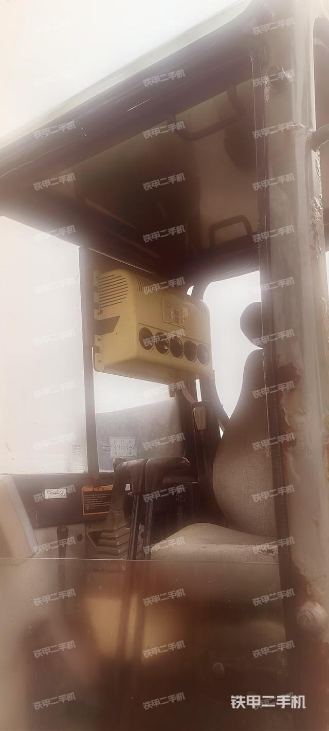 驾驶室顶部（整机外观）