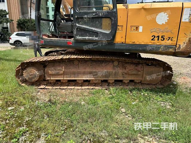 单侧履带整体(整机外观) 单侧履带整体(整机外观)