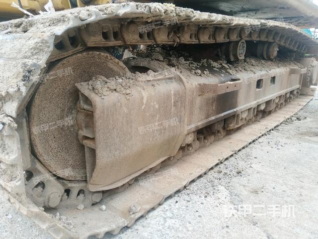 单侧履带整体(整机外观) 单侧履带整体(整机外观)