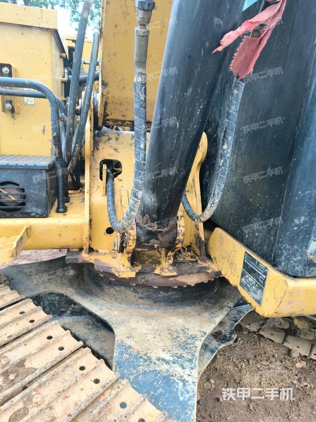 小臂整體右前(工作和回轉(zhuǎn)裝置) 小臂整體右前(工作和回轉(zhuǎn)裝置)