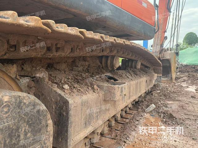 單側(cè)履帶整體（整機(jī)外觀）