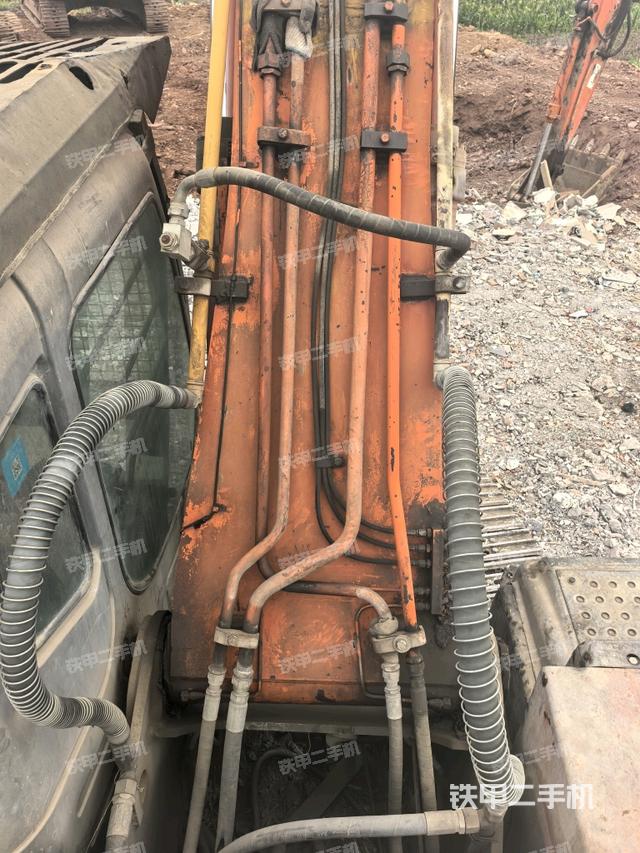 大臂背部俯视(工作和回转装置) 大臂背部俯视(工作和回转装置)