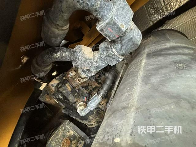 液压泵舱室正面整体(整机外观) 液压泵舱室正面整体(整机外观)