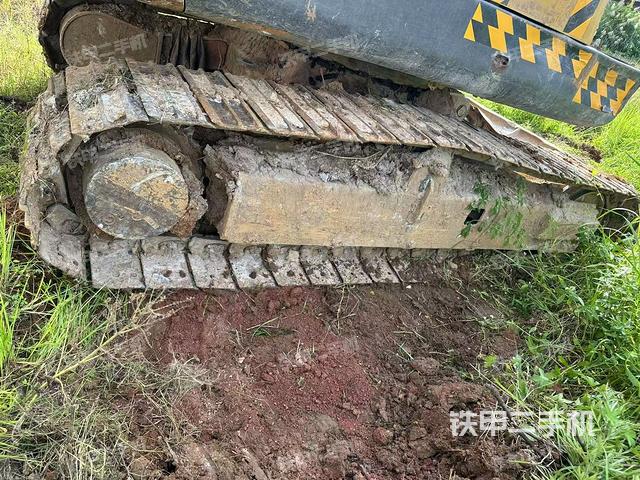 单侧履带整体(整机外观) 单侧履带整体(整机外观)