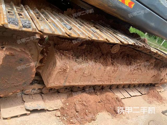 单侧履带整体(整机外观) 单侧履带整体(整机外观)