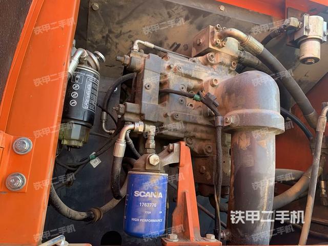 液压泵舱室正面整体(整机外观) 液压泵舱室正面整体(整机外观)