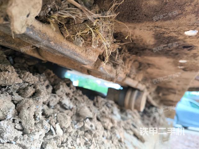 左側(cè)履帶整體?(行走機(jī)構(gòu)) 左側(cè)履帶整體?(行走機(jī)構(gòu))