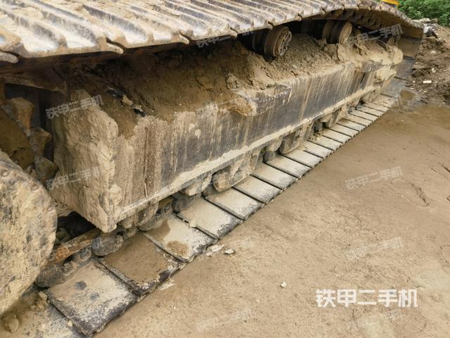 单侧履带整体(整机外观) 单侧履带整体(整机外观)