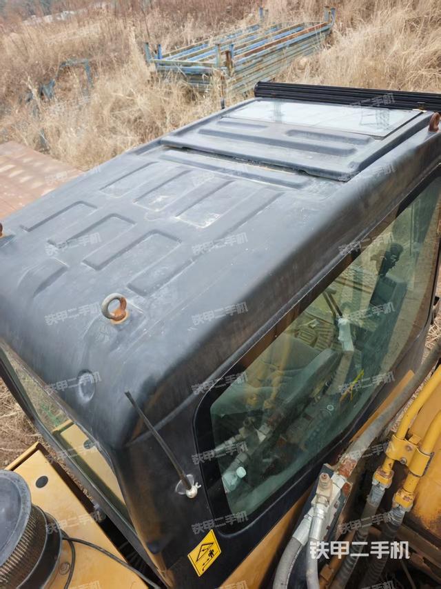 驾驶室顶部(整机外观) 驾驶室顶部(整机外观)