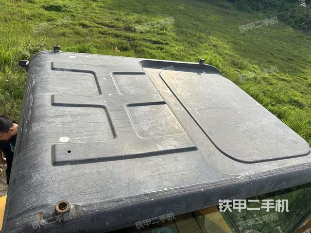 驾驶室顶部(整机外观) 驾驶室顶部(整机外观)