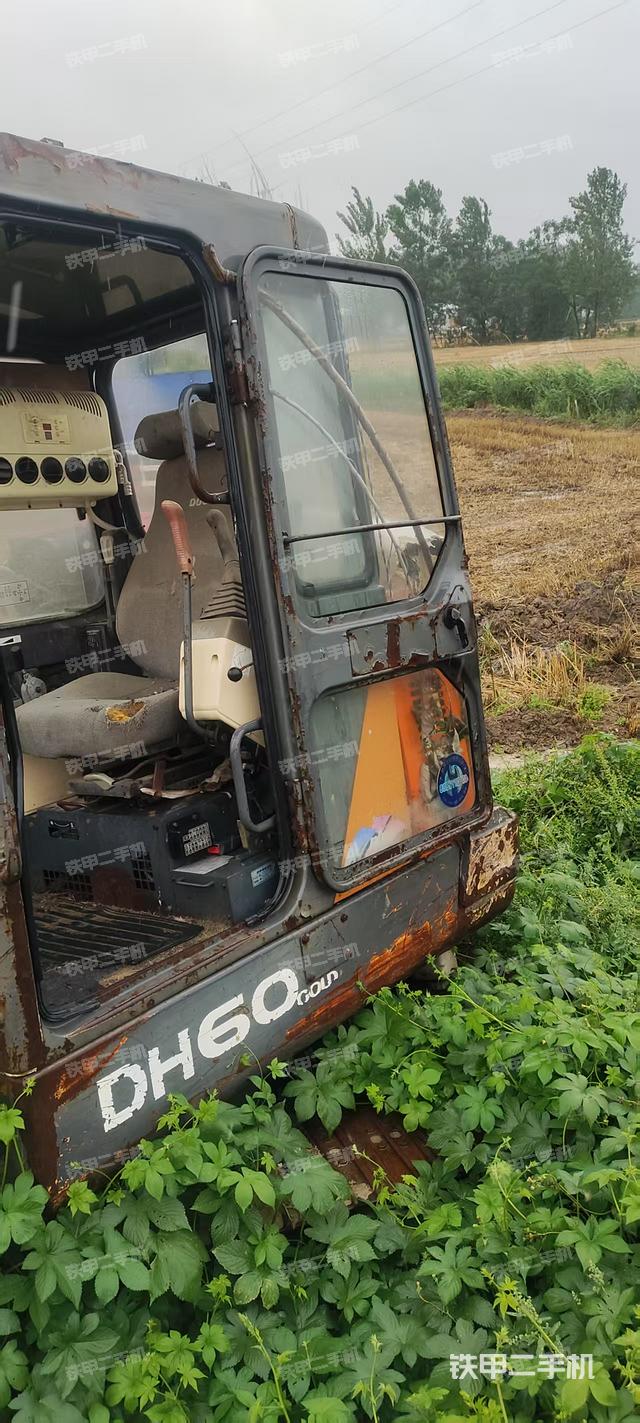 驾驶室整体（整机外观）