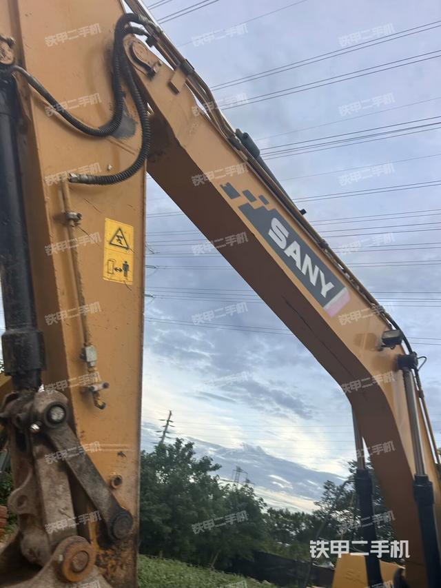 大臂整体 右侧(工作和回转装置) 大臂整体 右侧(工作和回转装置)