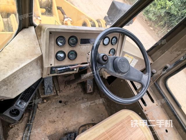 顶棚整体  内(驾驶室部分) 顶棚整体  内(驾驶室部分)