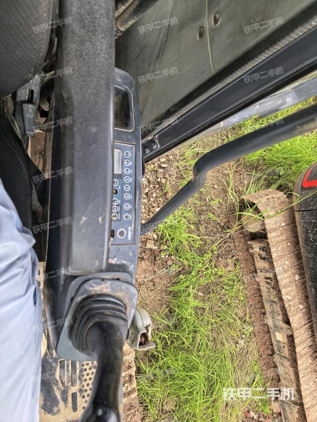 后窗玻璃角标（驾驶室部分）