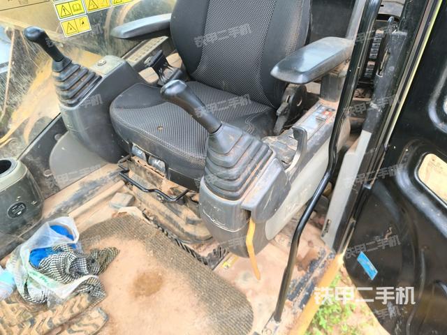 左后方玻璃角标（驾驶室部分）