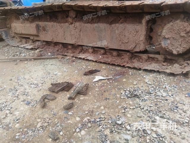 单侧履带整体(整机外观) 单侧履带整体(整机外观)