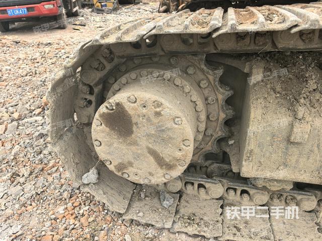 右驱动轮（行走机构）