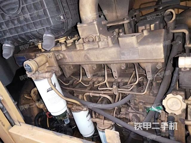 发动机右侧(整机外观及大件) 发动机右侧(整机外观及大件)