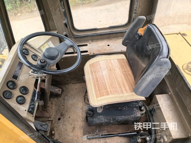 驾驶室顶部 外(驾驶室部分) 驾驶室顶部 外(驾驶室部分)