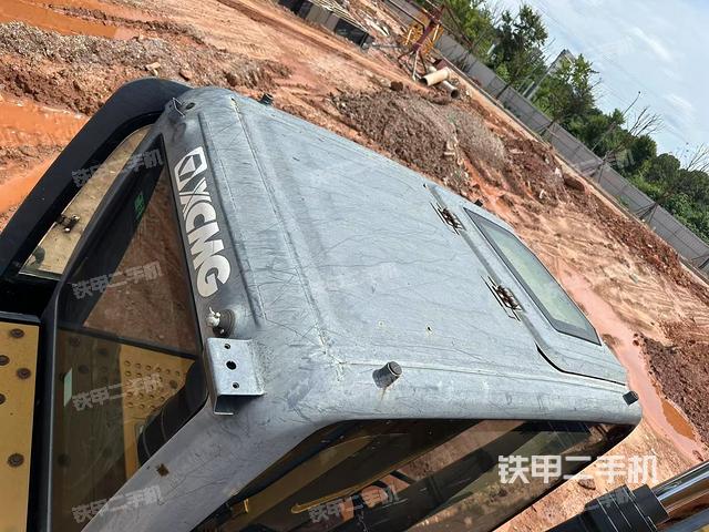 驾驶室顶部(整机外观) 驾驶室顶部(整机外观)